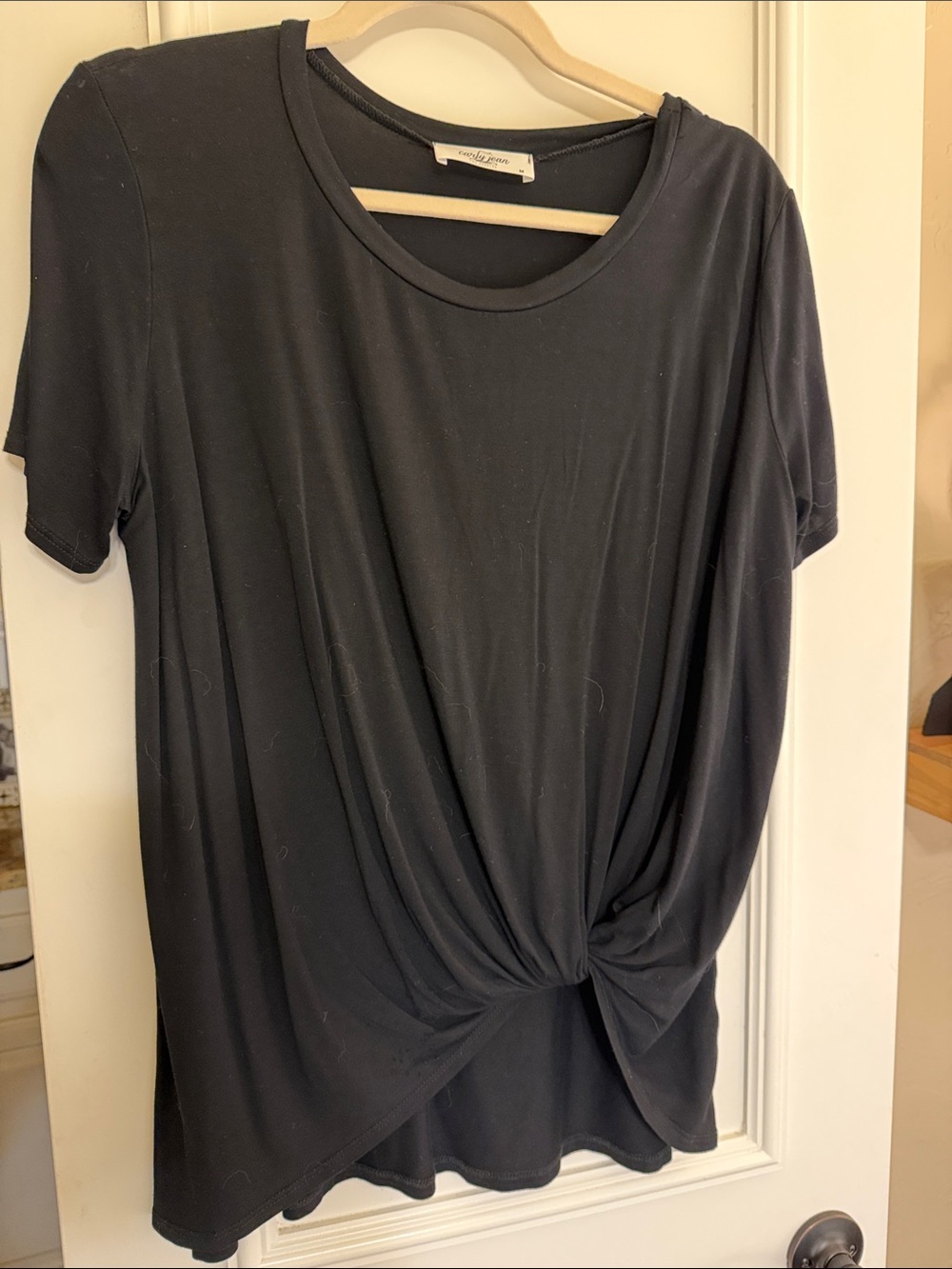 Carly Jean Los Angeles Black Short-Sleeve Twist Front Tee